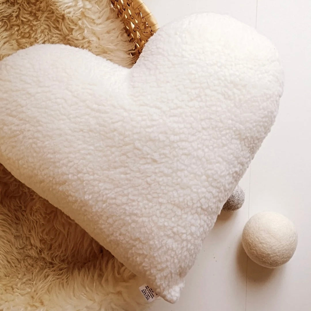 🇨🇦 Ivory Sherpa Heart Cushion