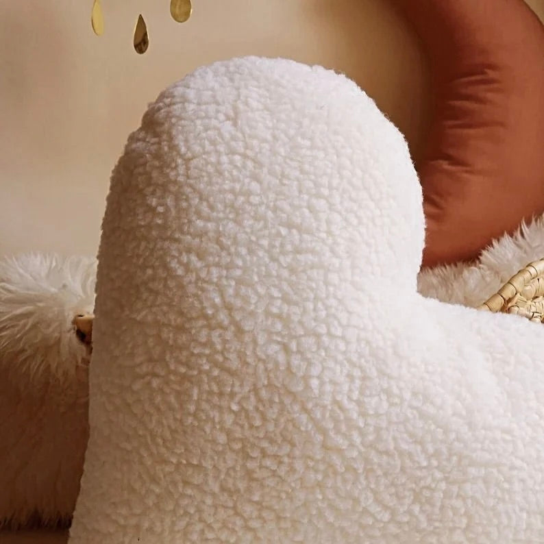 🇨🇦 Ivory Sherpa Heart Cushion